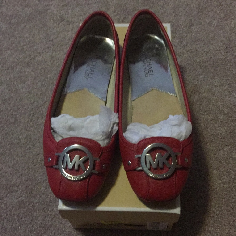 Michael Kors shoe flat